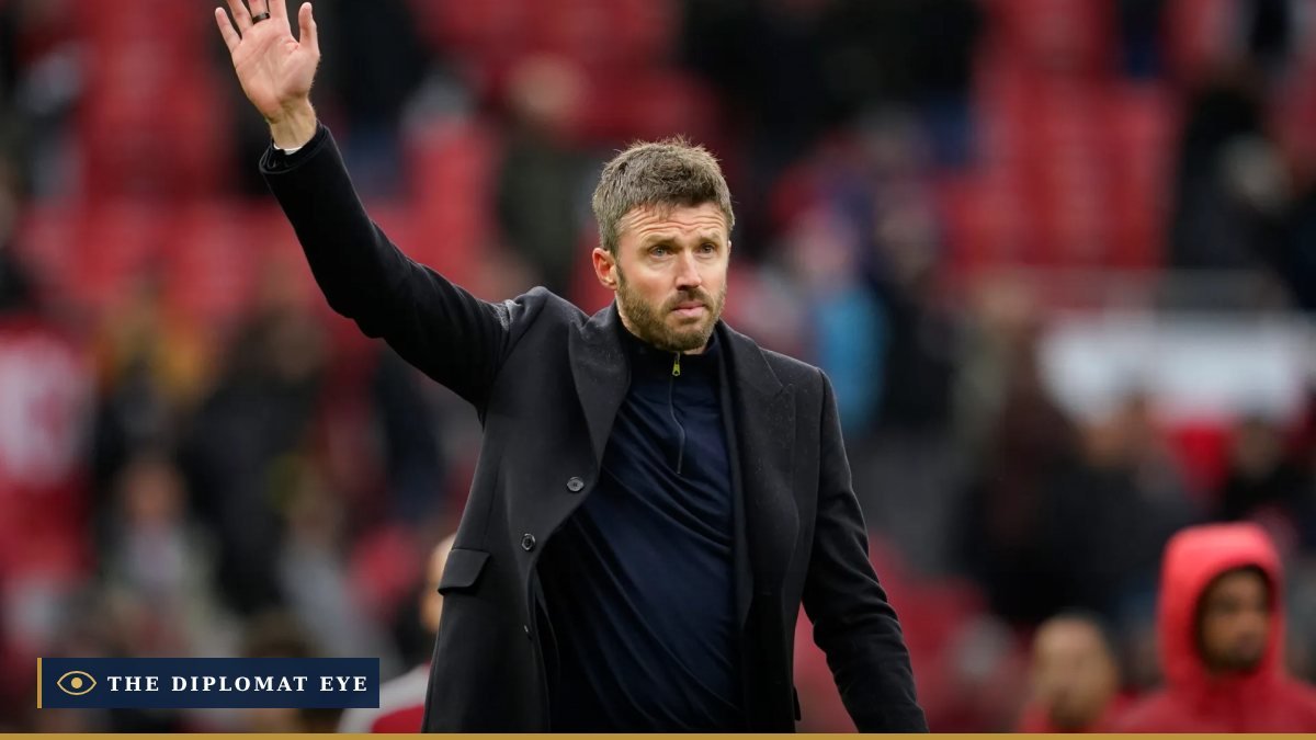Manchester United Manager Carrick Defiant Ahead of Chelsea Clash and Backs Fernandes